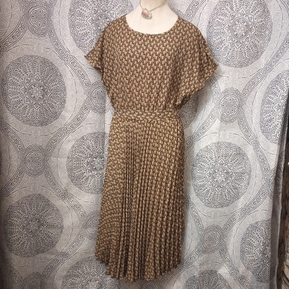 Shein Plus Size A-Line All Over Print Dress with Pleats and Belt Size2XL - Picture 12 of 16